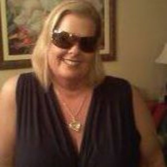 Meet your Posher, Lori - Picture 1 of 1